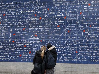 The I Love You Wall, Spot Romantis Saingan Menara Eiffel di Paris
